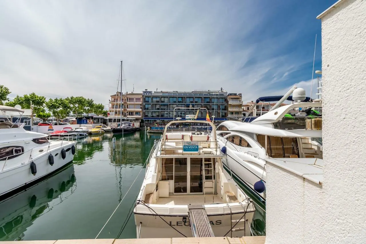 إمبوريابرافا Goldhome - Salins 0*,